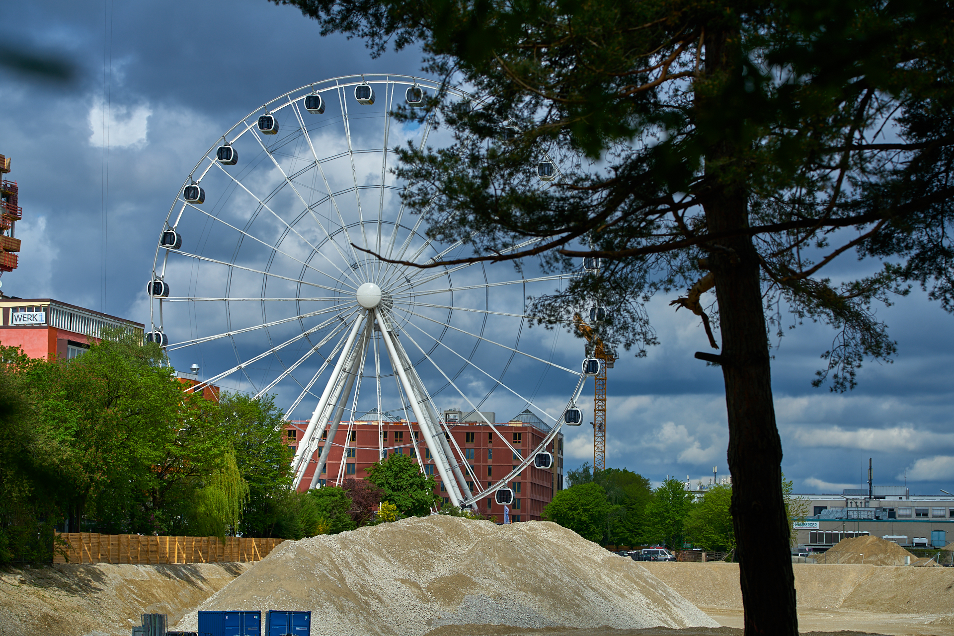 02.05.2019 - Rundgang um das Werksviertel-Mitte mit dem Riesenrad